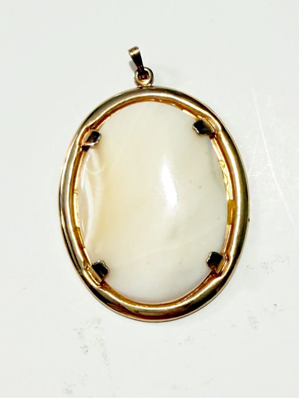 Vintage, Yellow Gold Oval Mother of Pearl Stone Necklace Pendant